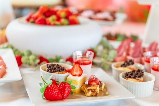 「いちごスイーツやフレッシュいちごが食べ放題!」<期間:2025年5月3日(土)・4日(日)・5日(祝)>【いちごスイーツも豪華料理も船上ビュッフェで食べ放題!レストランクルーズ船「ルミナス神戸2」GW3日間限定で出航!】
