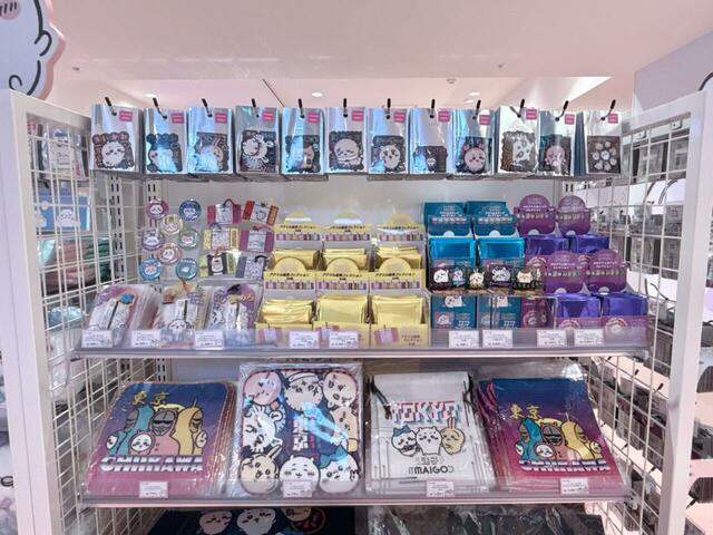 ちいかわらんど新宿店オープン記念で発売されたネオン風ちいかわグッズも発見!