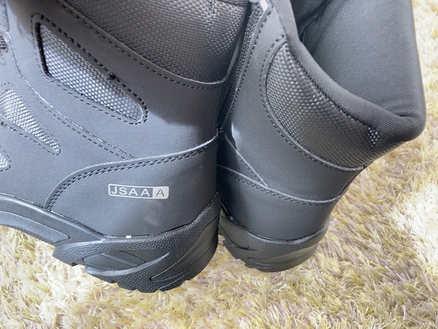 【ワークマン ブレイブセーフティハイカットシューズ】履き心地がとっても気持ちよく、寒い日でもあたたかいです