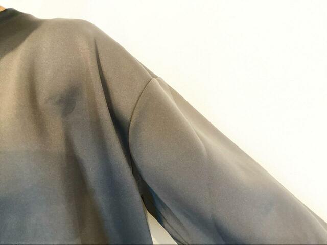 【GLOBAL WORK  上品スウェットセットアップ】肩のラインはやや落ち気味のデザイン。ゆとりのある着こなしができます