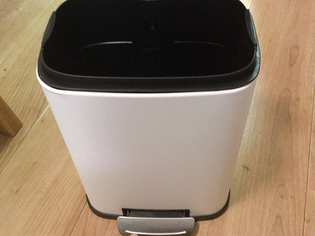 【ニトリ】ペダルペール バゲット WH(5L)／こちらも内容器つき、ビニール袋を固定できます