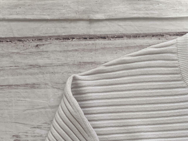 キャミソールドレスと同色。黄味のないオフホワイトです