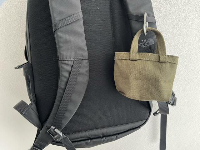 【無印良品 ミニ　帆布　トートバッグ】カラビナを付けて持ち歩くのもおすすめ！持ち手をカラビナに通しても型崩れせず、中身が落ちる心配もありませんでした◎