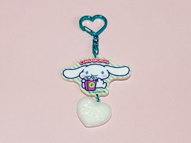 【コンビニ限定 サンリオキャラクターズ アクリルチャーム】「4.シナモロール」が来てくれました!初手からお目当てを引き当てることができ、幸先のよすぎるスタートに歓喜!