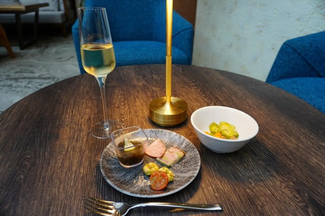 【オリエンタルホテル 沖縄リゾート＆スパ】「クラブラウンジ」アペリティフタイムでの軽食（一例）