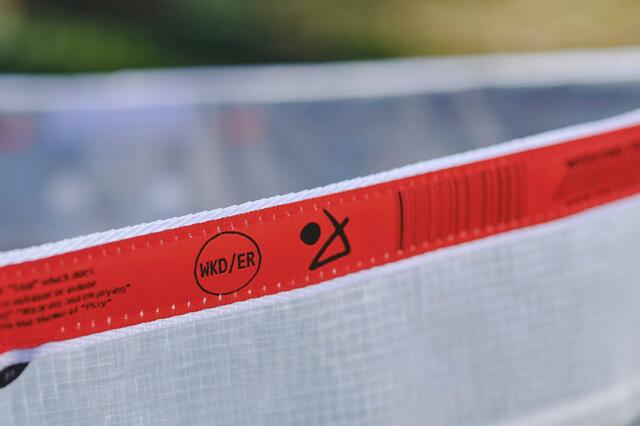 hinataと人気ブランド「WEEKEND(ER)」のロゴがプリント【hinata「アウトドアトラッシュバッグ」】