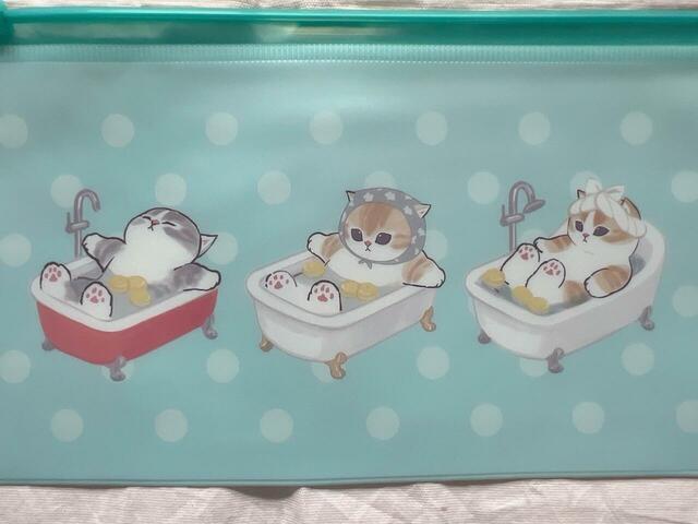 お風呂に入るにゃんこたち。個人的に真ん中の子がツボです…!