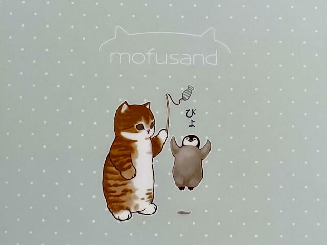 【Seria（セリア）】内側も違うにゃんこが…！ペンギンと遊んでいます♪