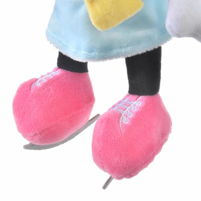 スケートを楽しむミニーマウス