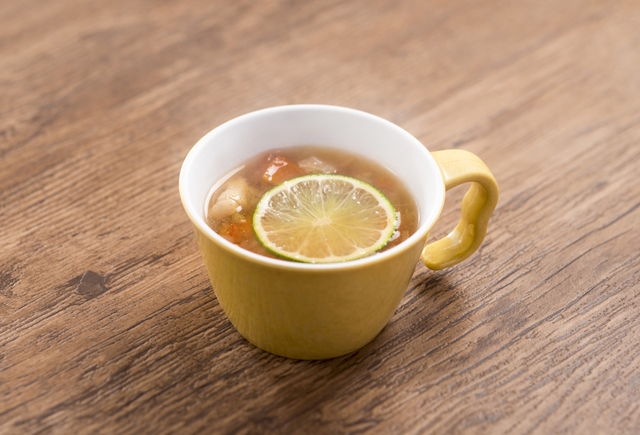 チキンスープ、ライム風味