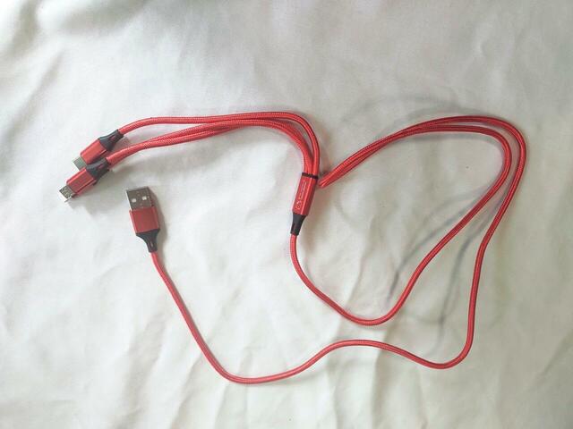 【ハローキティのUSB充電ケーブル】ケーブルの長さは120cmと長め