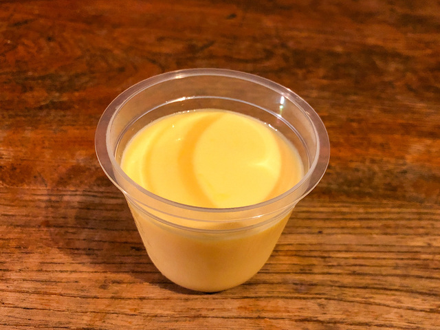 【シャトレーゼ　契約農場たまごのぷりん】たまごの色合いがなんとも美味しそう