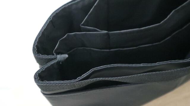 【無印良品 ナイロンバッグインバッグ】端がM字形に折り込んであり自立しやすい設計です