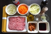 【〈塩分ハーフ〉ぐっち夫婦レシピ:味噌ボロネーゼ】材料 ※写真は4人分