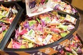 【TDR】ディズニー・ハロウィーンお菓子詰め放題はお得? 実際に詰めてみた