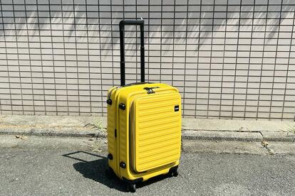 約5年愛用している「軽さと開けやすさ」で選んだスーツケース。買い
