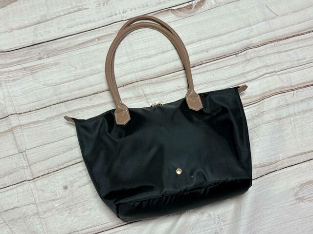 外出先で仕事をする際の荷物を収納