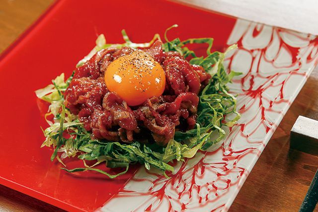 「熟成肉」の名店／旬熟成（麻布十番）　  熟成肉の極上タルタル 2200円