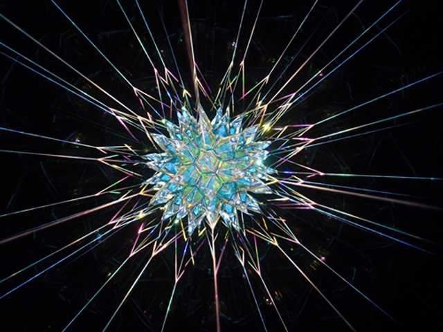 万華鏡界の第一人者・山見浩司個展　「万華鏡小宇宙～鏡の中の美の世界～」