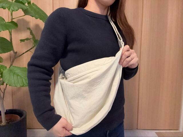 【Uniqlo U ショルダーバッグナイロン】肩掛けもななめ掛けもOK！