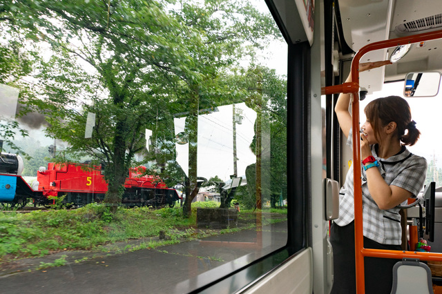 バスのバーティー車内から、トーマスとジェームスを見る｜大井川鐵道「Day Out With Thomas 2018」