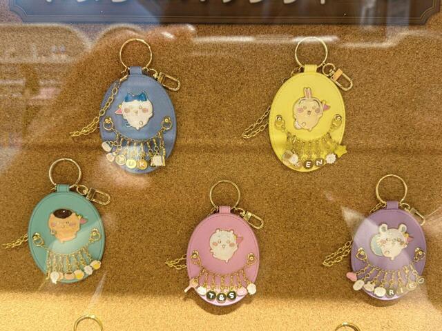 カスタムできるレザー調のバッグチャーム