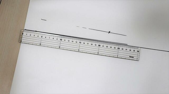 【ニトリ リノベウォールシート】印を結んで切り取る箇所に線を引く