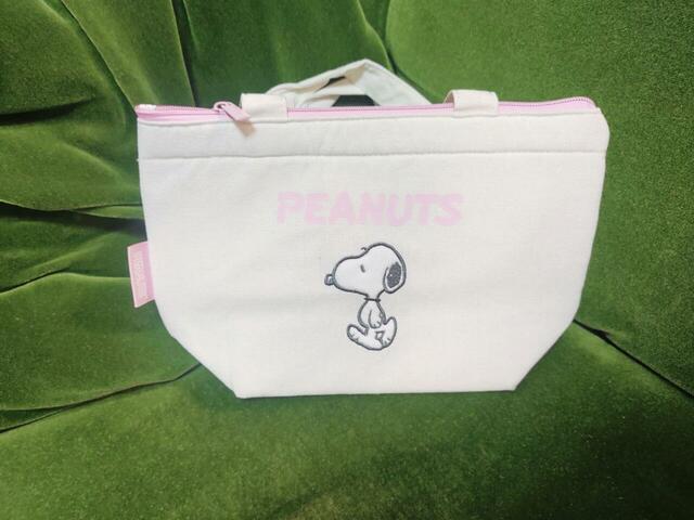 モノを入れると自立するのもgood