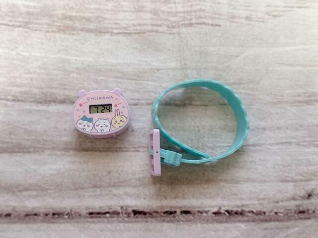 【キャラぱふぇ特大号付録 ちいかわうでどけい】腕時計のフェイスと、付属のベルトがセットになっています