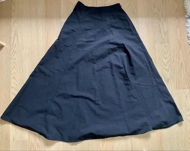 【無印良品 夏でも涼しい涼感フレアスカート】カラーは黒、グレーストライプ、サックスブルーストライプの3色展開です