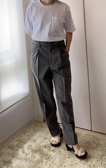 【ワークマン シャリテック(R)強撚糸イージーパンツ】アウトドアにはもちろん、オフィスコーデにも問題なく使えますよ♪