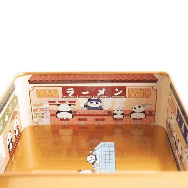 【おめかしパンダ缶】ラーメンを楽しむパンダ