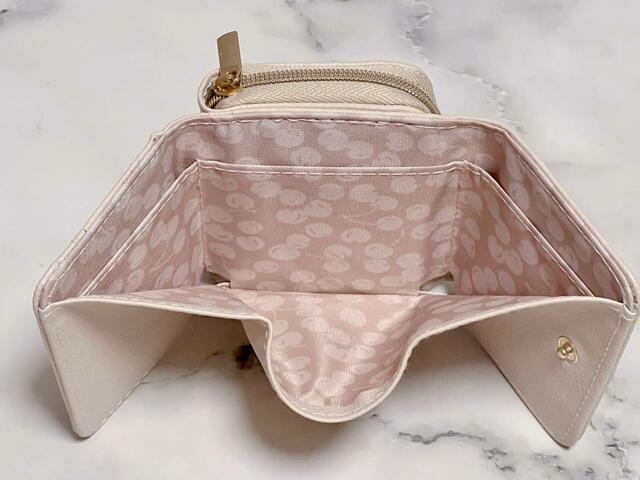 【sweet（スウィート）2月増刊号】お札入れの奥にカード入れが3つも！