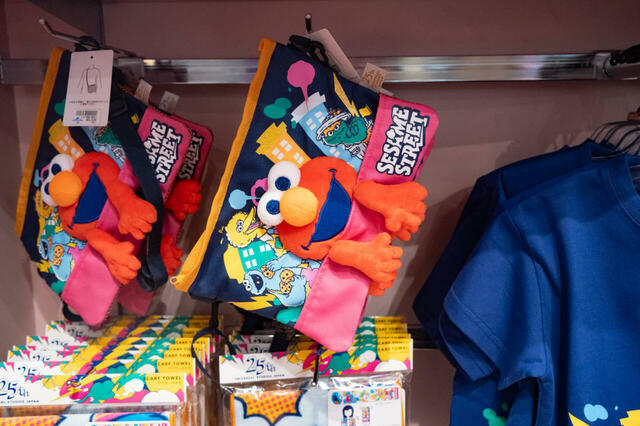 サコッシュ 3,500円｜ユニバーサル・スタジオ・ジャパン25周年グッズ