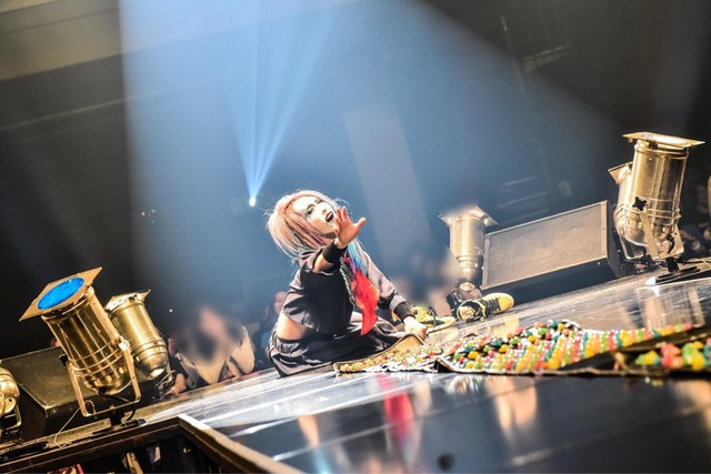 Amazonで販売されている足つぼシートに行く手を阻まれてしまう。