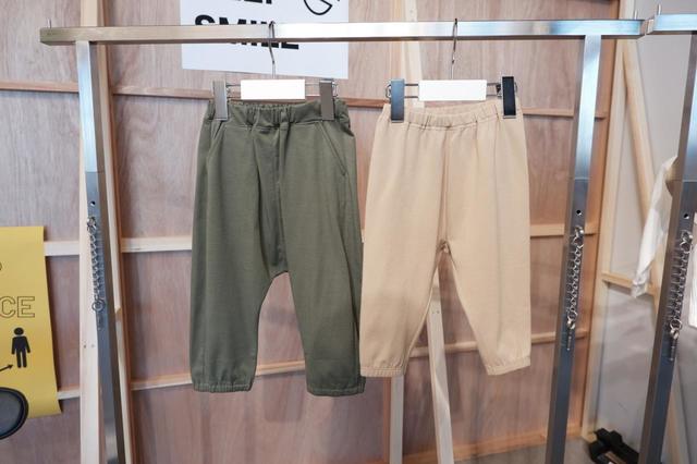 リラックスジョガーパンツ￥1,500 、レギンス（ジョガー・10分丈）￥790 