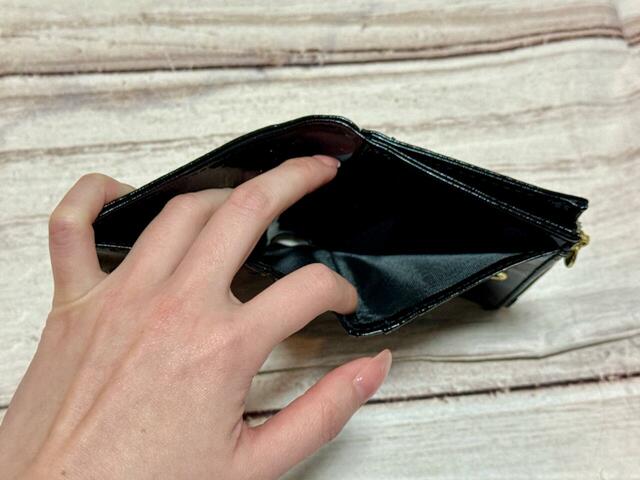 お札に折り目をつけず整理整頓しやすいところも金運アップのポイント!