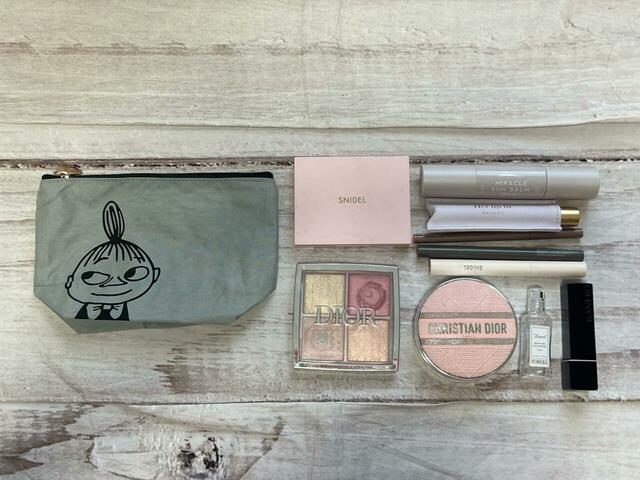 【cookpad plus2024年秋号付録/リトルミイミディアムメイクポーチ】日焼け止めやファンデ、リップなどたくさんのコスメが収納できました!