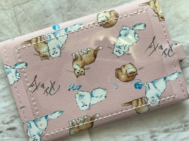 ちょうどカード類が入るクリアポケット