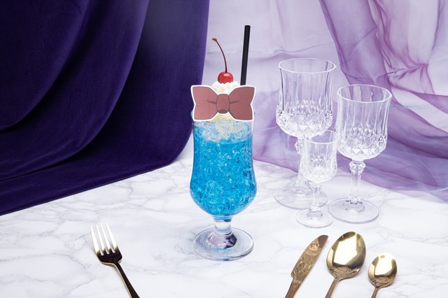 江戸川コナンの蝶ネクタイ型変声機クリームソーダ　　990円（税込1,089円）｜名探偵コナンカフェ