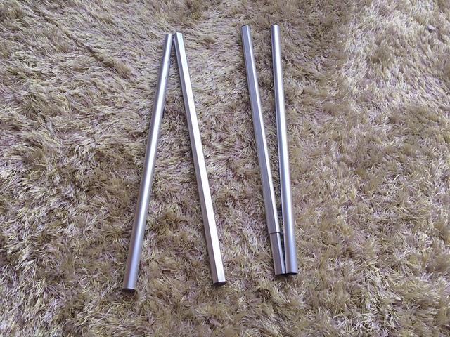 【ワークマン ワイド耐熱フィールドテーブル】天板を支えるアルミフレーム