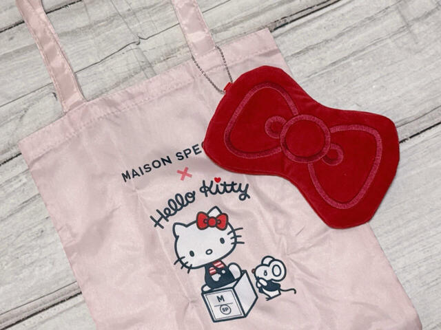 よく取り出すものはセットのポーチに入れてチャームのように付けておけば、かわいいだけでなく便利に使えます◎