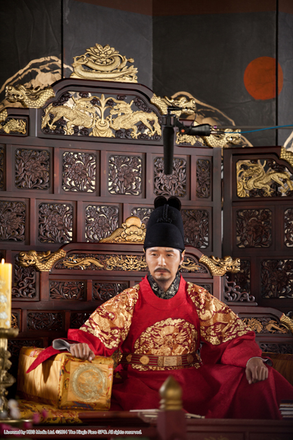 『王の顔』 Licensed by KBS Media Ltd. © 2014 The King's Face SPC. All rights reserved.