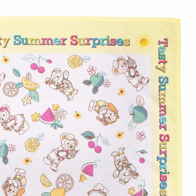 マルチクロス 4,000円｜サイズ：約190×約140cm｜ダッフィー＆フレンズのテイスティ・サマー・サプライズ