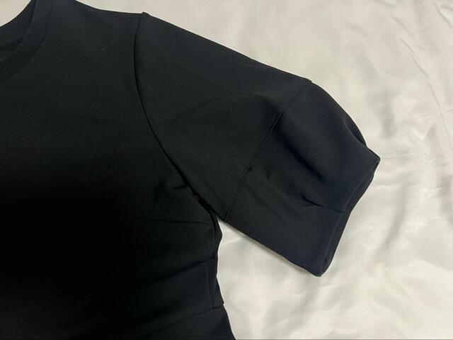 【GU ランタンスリーブワンピース(5分袖)Z+E】ランタンスリーブは肘上くらいの丈で、気になる二の腕を隠せるのも嬉しい