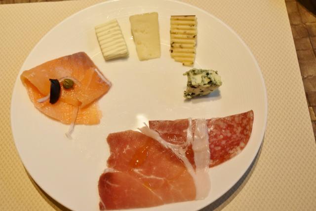 生ハムやチーズ