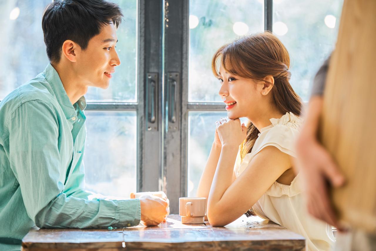 男性がドキッとする モテる女性 の仕草と 幻滅する女性 の仕草 1 2 Mimot ミモット