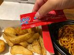 【ドミノ・ピザ 】サイドメニューのナゲットにBBQソースをかけていただきます！