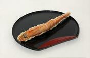 【車えびあられ焼き】新鮮なえびだからこそ、この美しい赤みが出るそう