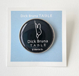 「【NEW】Dick Bruna TABLE ロゴピンズ」<価格:1,210円(税込)>【テイクアウトのフードメニューも可愛い♪ミッフィーのポップアップストア「Dick Bruna TABLE POP-UP SHOP」が神戸&大阪に期間限定オープン!】